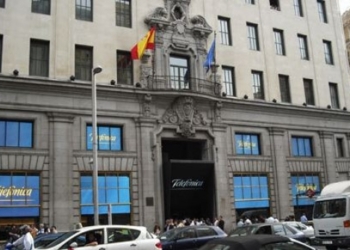 Movistar abrirá la tienda de Gran Vía de noche por el iPhone 4S