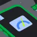 Ilustración de Android con un módulo de memoria y un indicador de rendimiento