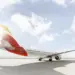 Avión Airbus A321XLR de Iberia estacionado con la librea de la aerolínea visible