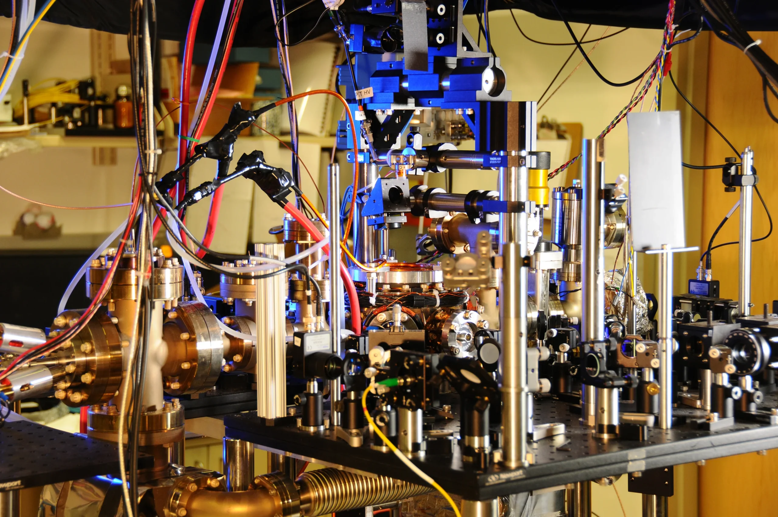 Reloj atómico óptico de red de iterbio instalado en un laboratorio del NIST