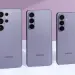Tres móviles Samsung Galaxy S26 vistos por la parte trasera