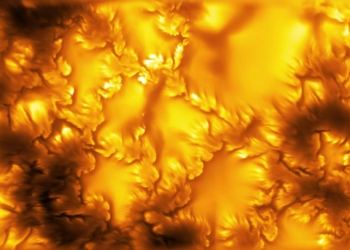 Remolinos y estrías de plasma en la fotosfera observados por el telescopio solar Inouye