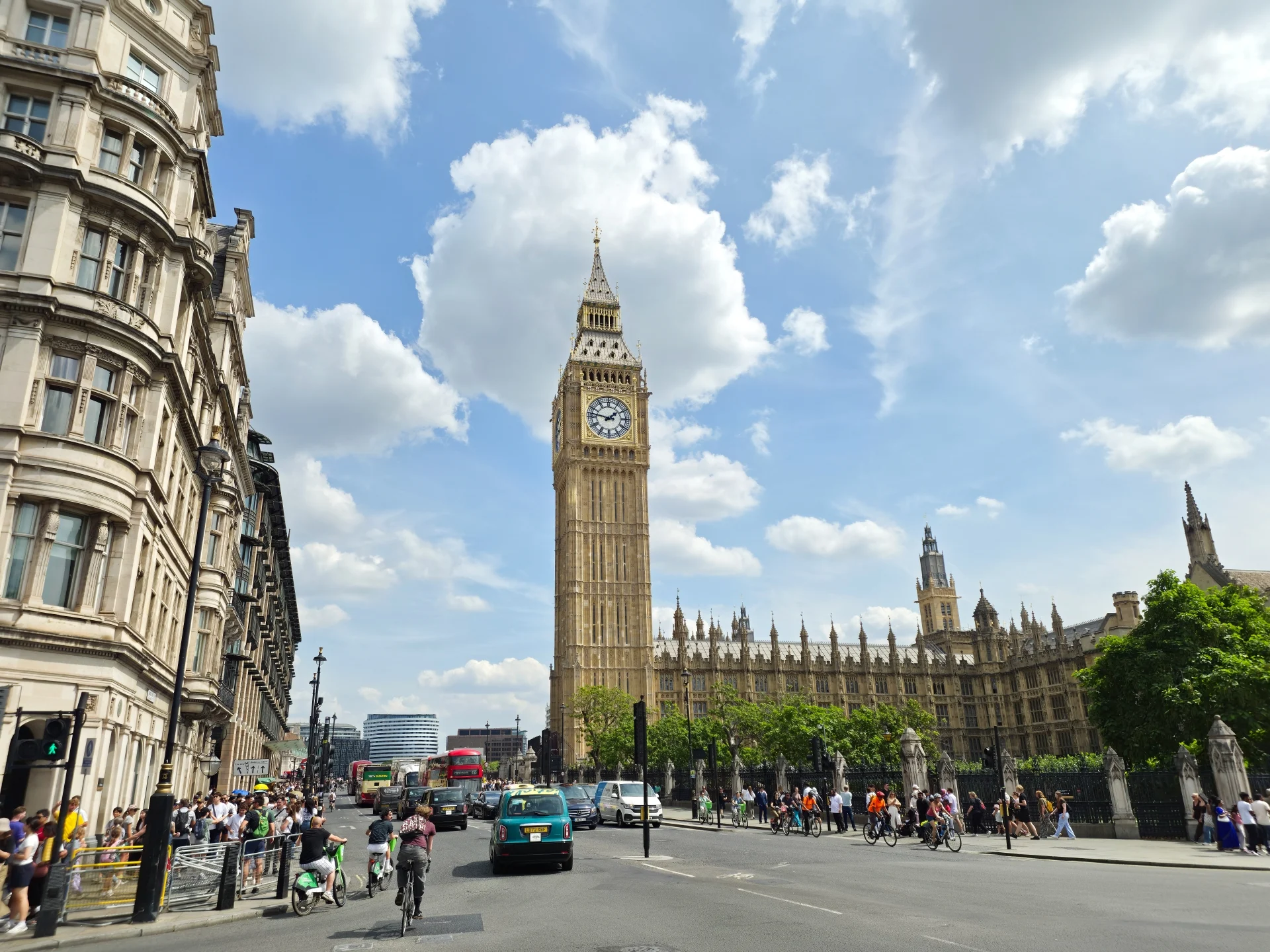 Imagen oficial relacionada con [Galaxy Unpacked July 2026] One City, Three Perspectives: Capturing London With Galaxy Z Fold8 Ultra, Galaxy Z Fold8, and Galaxy Z Flip8