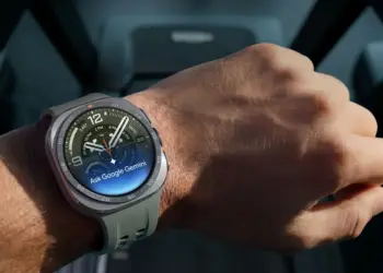 Galaxy Watch Ultra2 en la muñeca de una persona durante una actividad