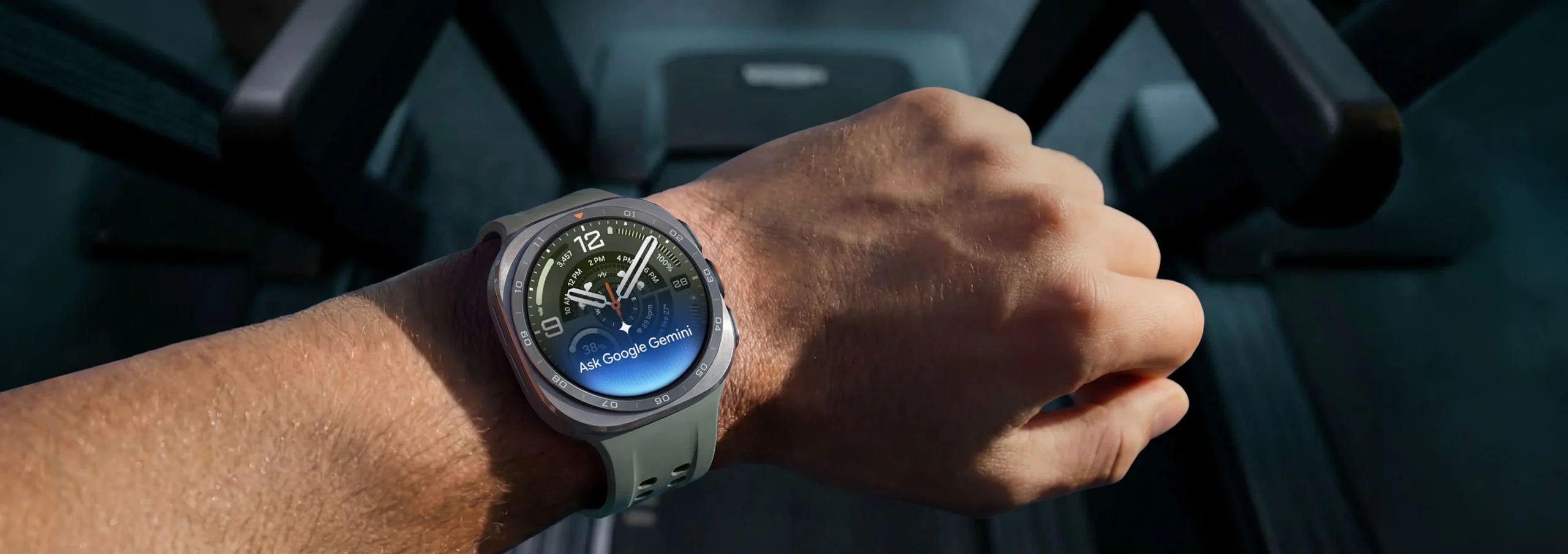 Galaxy Watch Ultra2 en la muñeca de una persona durante una actividad