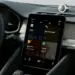 Pantalla central del Polestar 2 con Google Maps integrado