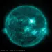 El Sol en luz ultravioleta con una fulguración brillante