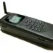 Nokia 9000 Communicator cerrado con su teclado telefónico y antena