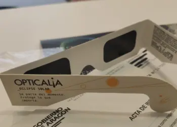 Gafas para eclipse Opticalia GP0247 incluidas en la alerta de consumo