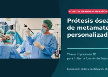 Equipo quirúrgico del Gregorio Marañón con la prótesis ósea de metamaterial