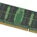Módulo de memoria RAM sobre fondo blanco