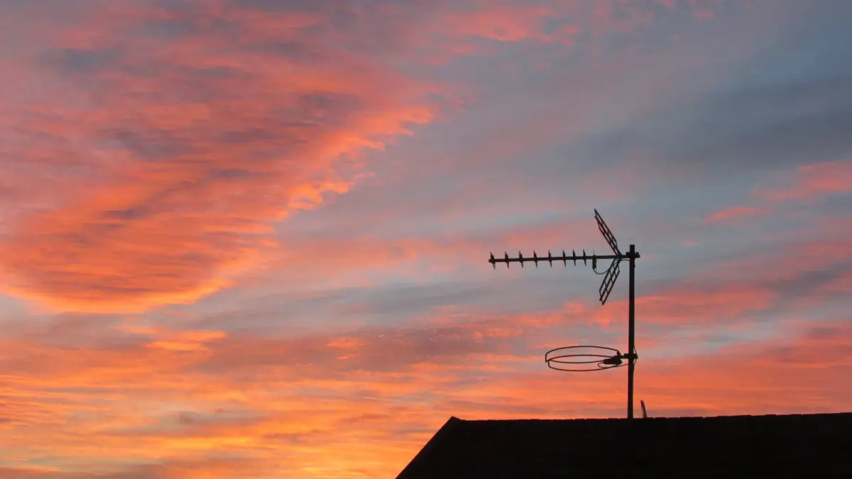 Antena de televisión terrestre