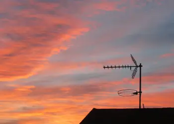 Antena de televisión terrestre