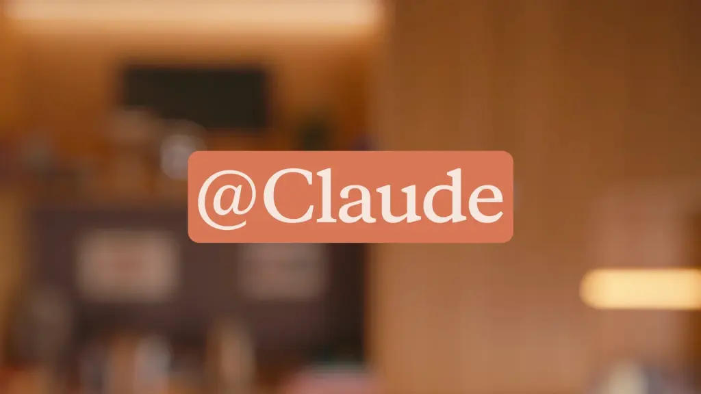 Logotipo de Claude sobre un fondo desenfocado