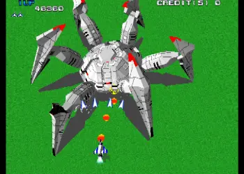 Combate contra un gran enemigo mecánico en Xevious 3D/G