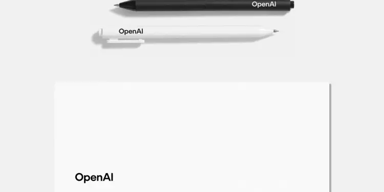 Bolígrafos y sobre con la marca OpenAI