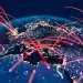 Mapa nocturno de Europa, África y Oriente Medio con conexiones rojas que representan actividad cibernética