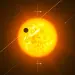 Ilustración de un exoplaneta orbitando su estrella en sentido retrógrado