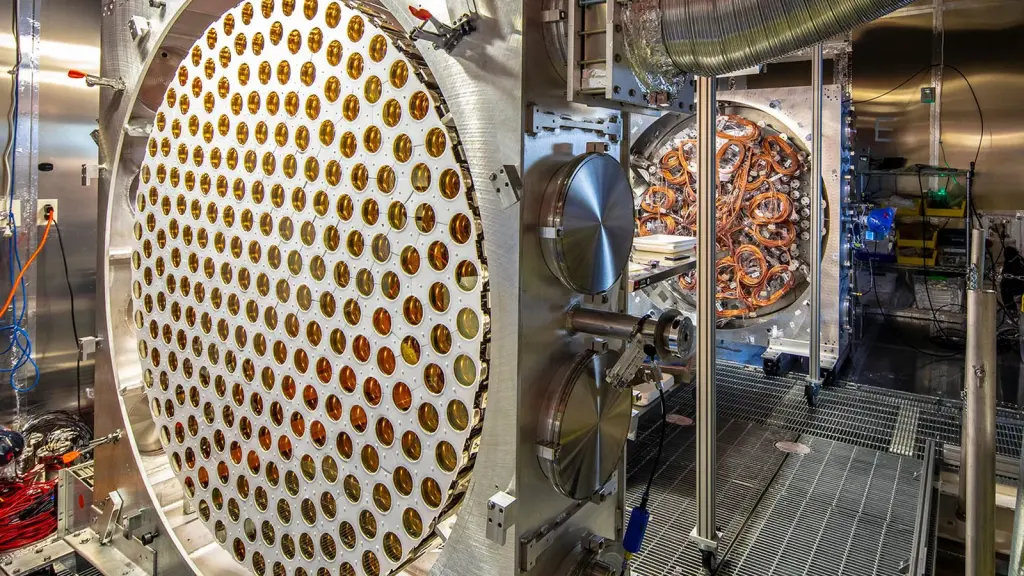 Interior del detector LUX-ZEPLIN, con su matriz de fotomultiplicadores