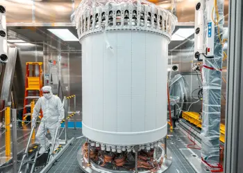 El detector de xenón líquido LUX-ZEPLIN en sus instalaciones subterráneas