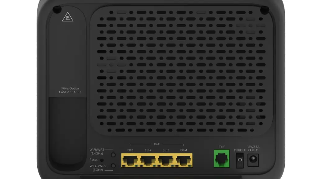 Parte trasera de un router Smart WiFi 6 de Movistar con puertos Ethernet, teléfono y conexión de fibra
