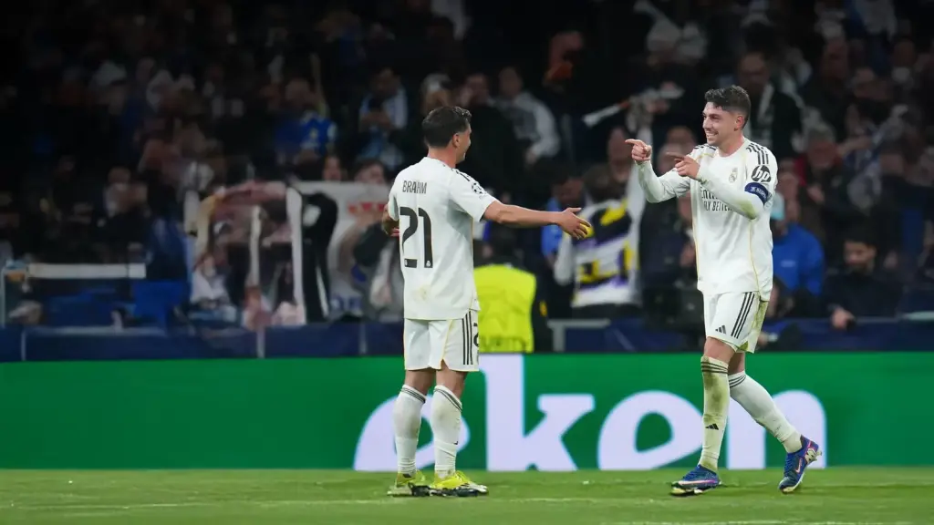 Dos jugadores del Real Madrid durante un partido de Champions League