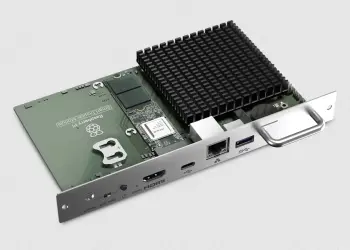 Placa verde con disipador y panel de conexiones