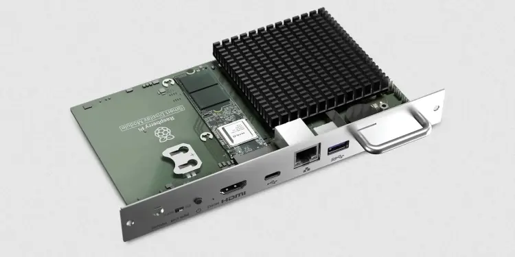 Placa verde con disipador y panel de conexiones