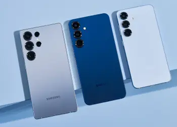 Tres Galaxy S25 vistos por detrás