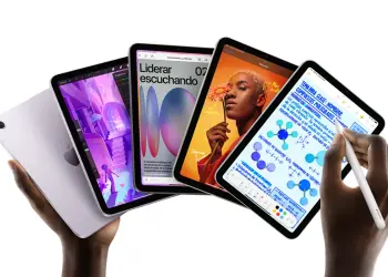 Varios iPad mini actuales con distintas aplicaciones abiertas