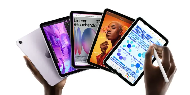Varios iPad mini actuales con distintas aplicaciones abiertas