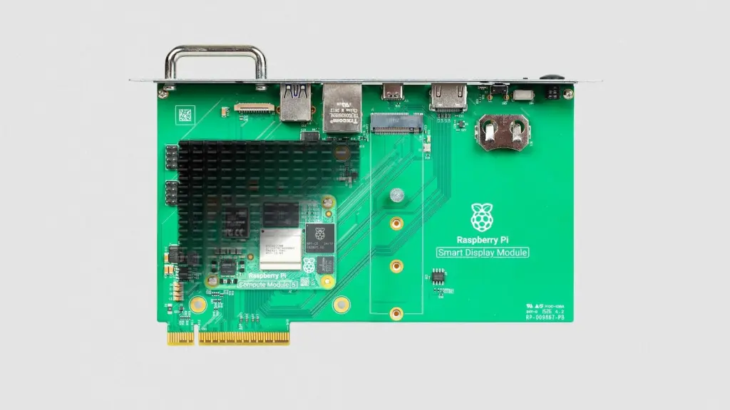 Placa verde con conector de borde y módulo integrado