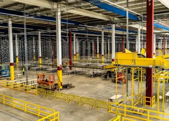 Interior de un centro logístico de Amazon en España