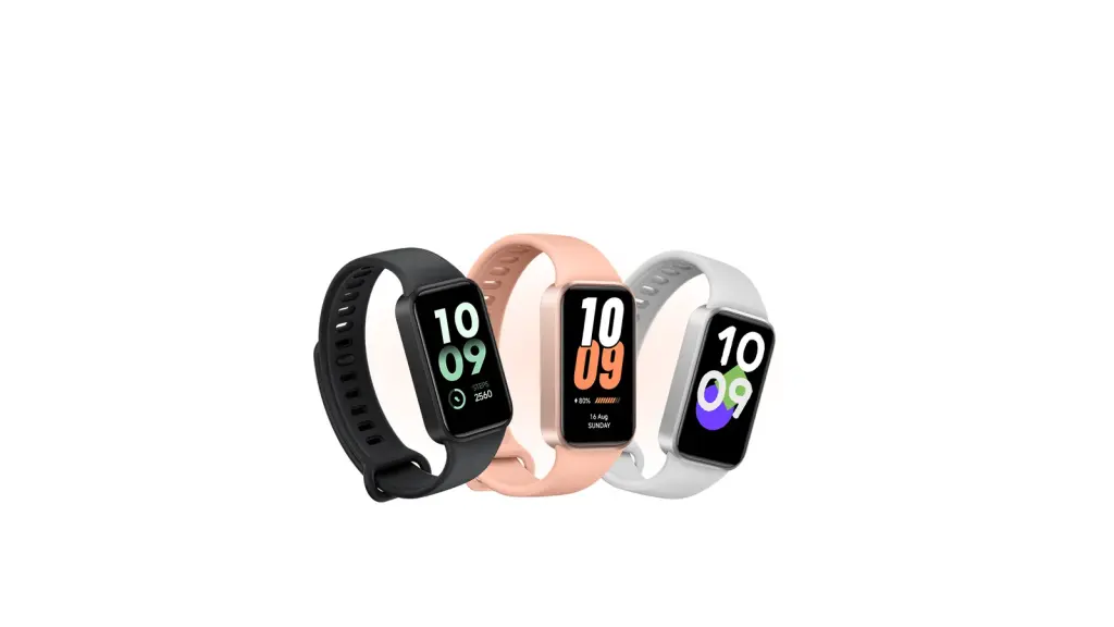 Tres Xiaomi Smart Band 11 Active en negro, rosa pomelo y gris