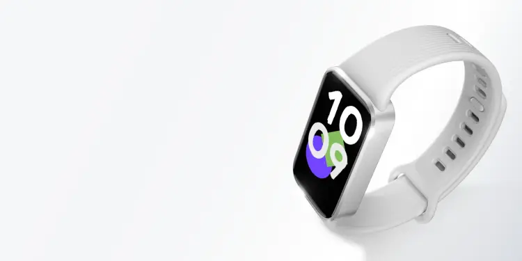 Xiaomi Smart Band 11 Active en color gris sobre fondo claro
