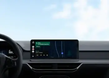 Pantalla de Android Auto en un coche