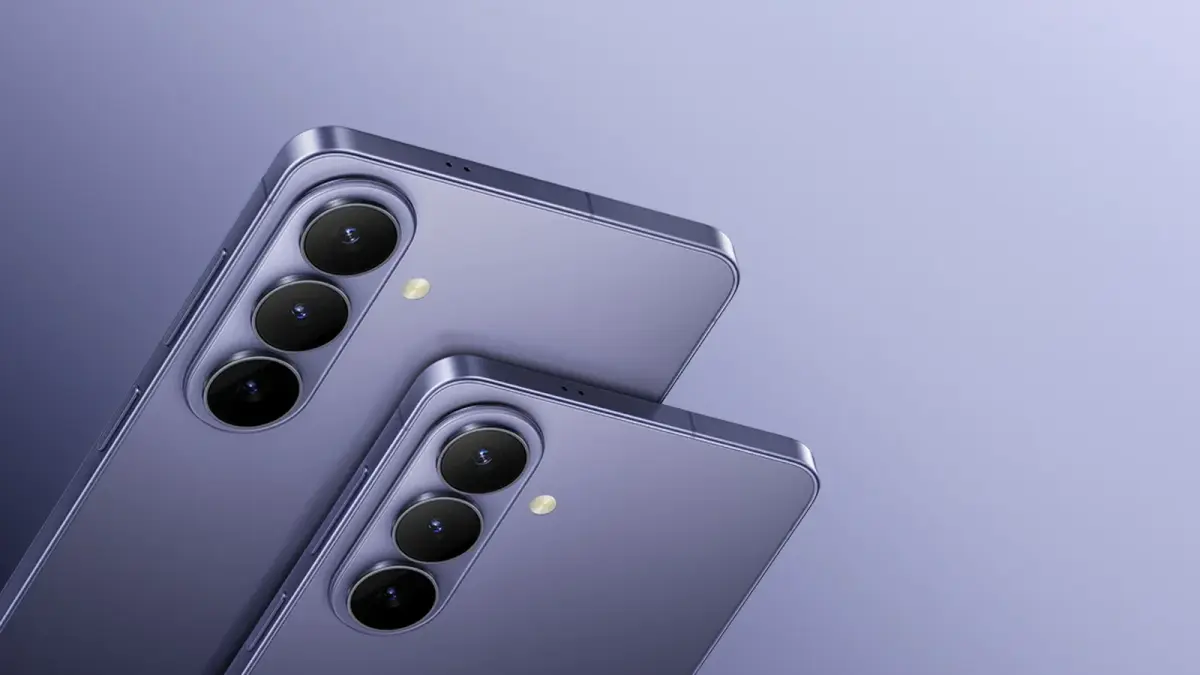 Dos Galaxy S26 vistos por detrás