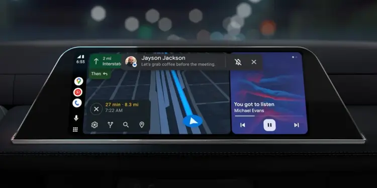 Pantalla de Android Auto con mapa y reproductor