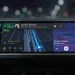 Pantalla de Android Auto con mapa y reproductor