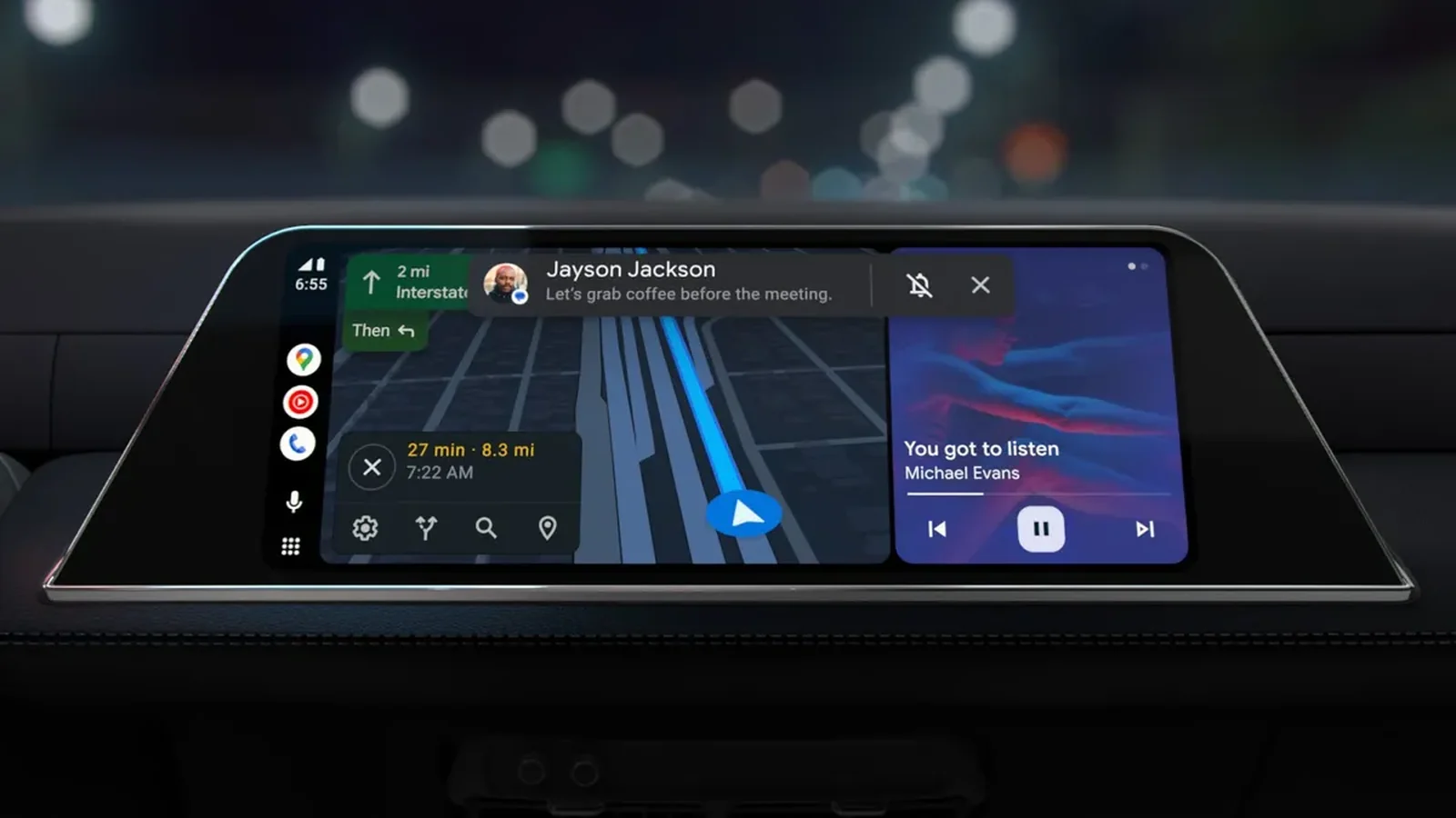 Pantalla de Android Auto con mapa y reproductor