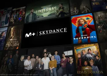 Logotipos de Movistar Plus y Skydance rodeados de carteles