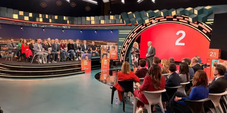 Presentación de La 2Cat en un plató