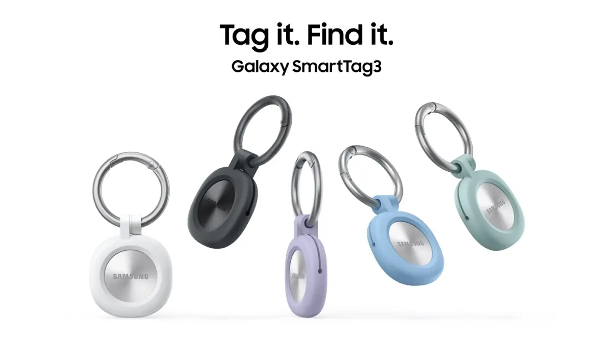 Cinco Galaxy SmartTag3 con anillas y fundas de colores