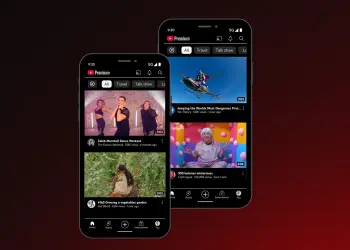 Dos teléfonos con la interfaz de YouTube Premium